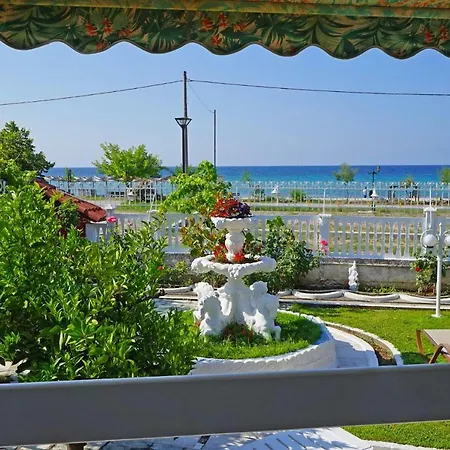 ヴィラ Fofo - Beautiful Sea Front With 650m2 Garden Nea Kallikrateia