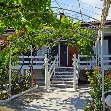 ヴィラ Fofo - Beautiful Sea Front With 650m2 Garden