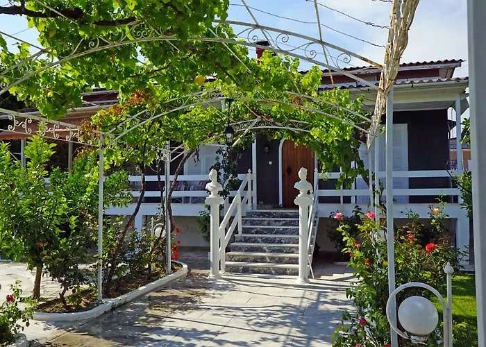 Vila Fofo - Beautiful Sea Front With 650m2 Garden