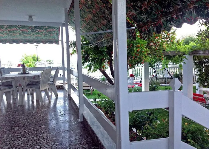 Fofo - Beautiful Sea Front With 650m2 Garden Vila