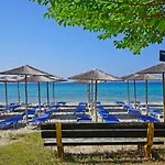Fofo - Beautiful Sea Front With 650m2 Garden Nea Kallikrateia