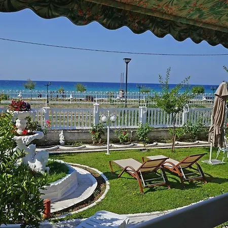 فيلة Fofo - Beautiful Sea Front With 650m2 Garden Nea Kallikrateia