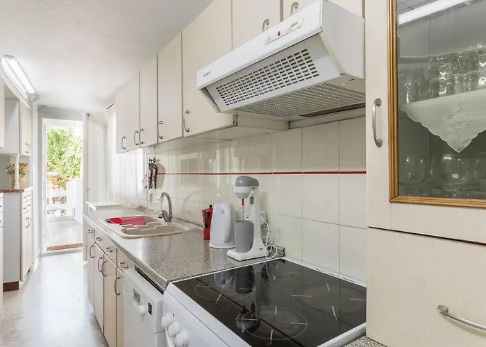 Fofo - Beautiful Sea Front With 650m2 Garden