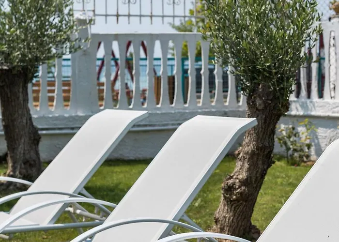 Вилла Fofo - Beautiful Sea Front With 650m2 Garden