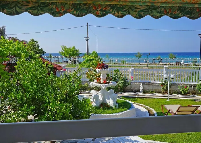 Вилла Fofo - Beautiful Sea Front With 650m2 Garden Nea Kallikrateia